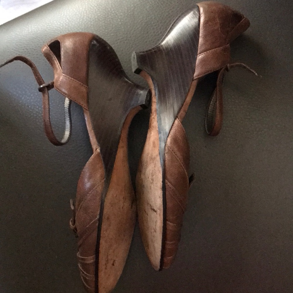 Shoes - Picture 6 of 8